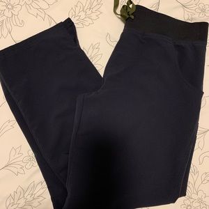 Quiet Navy Kade Petite Cargo Scrub Pants Medium